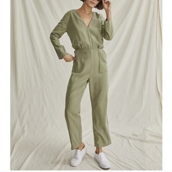 Elizabeth and james olive green soft V-neckline jumpsuit rumper - Picture 2 of 12